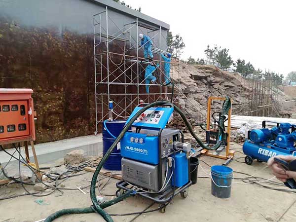 聚脲噴涂機(jī)價格